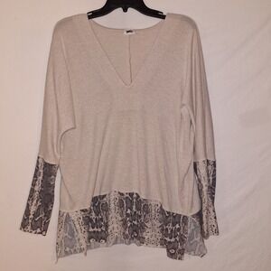 BKE Women's Beige V-neck Sweater Snake Print M Neutral Animal Edgy Momcore